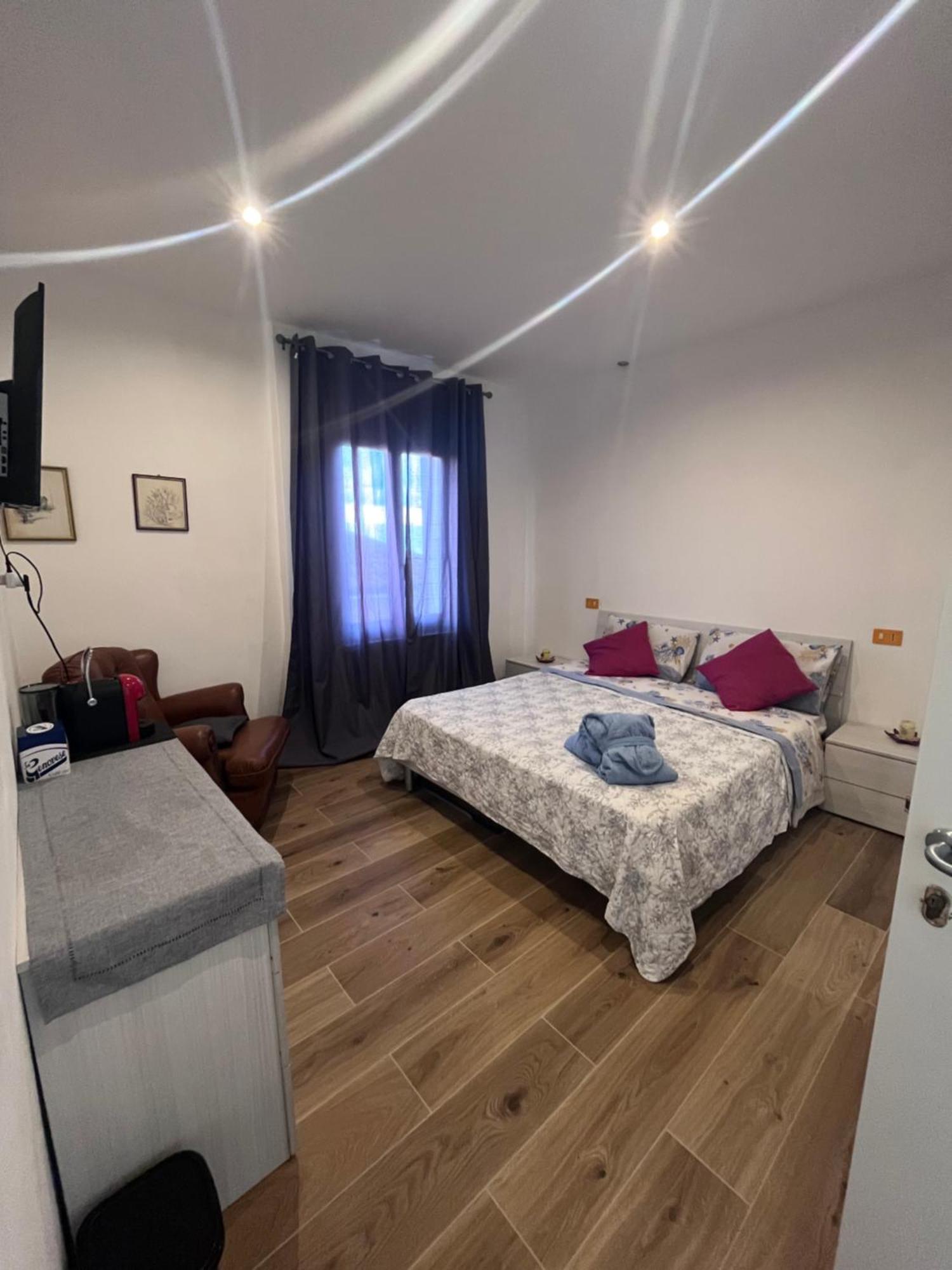 La Casa Del Giglio Hotel Albenga Luaran gambar