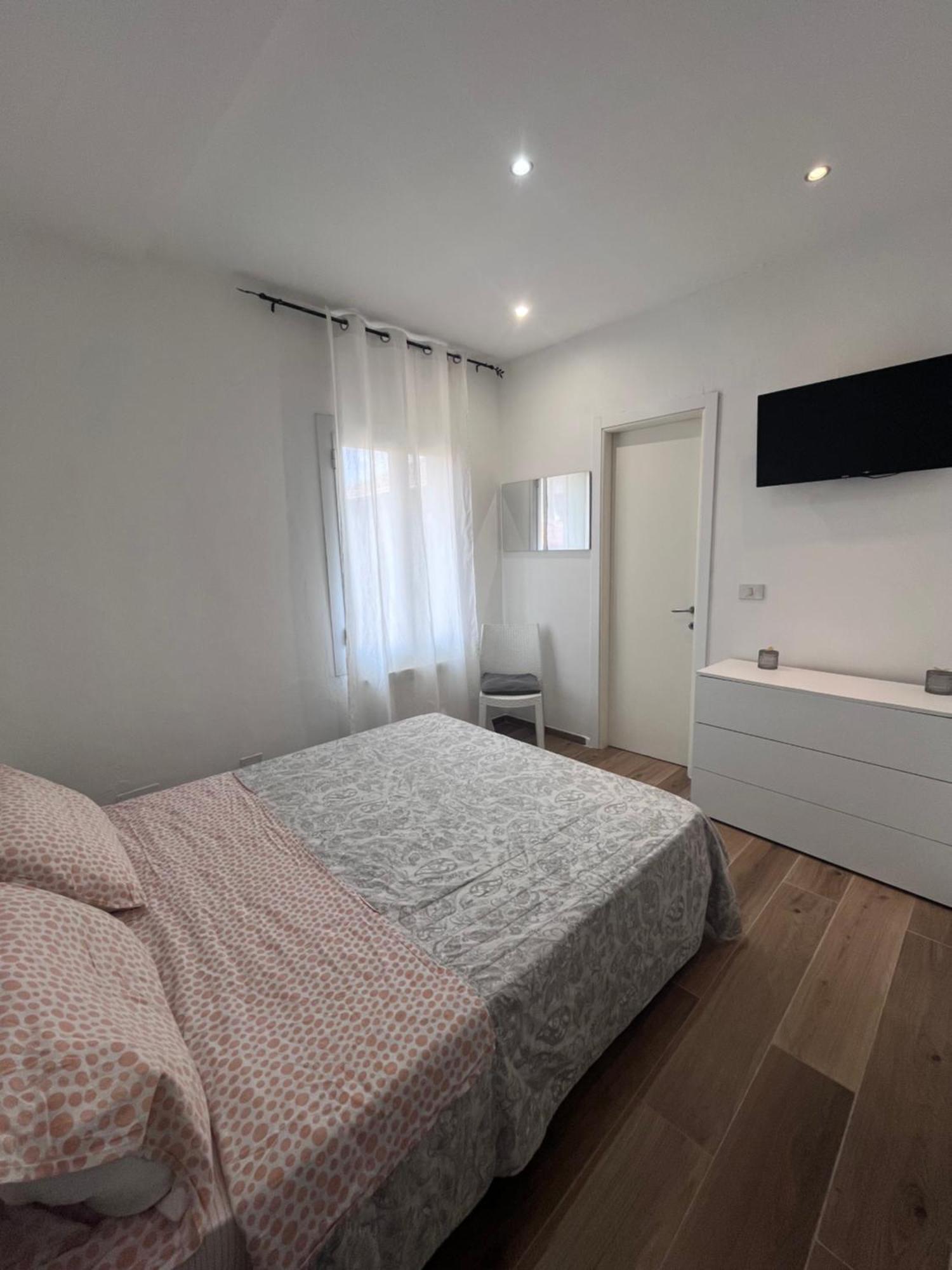 La Casa Del Giglio Hotel Albenga Luaran gambar
