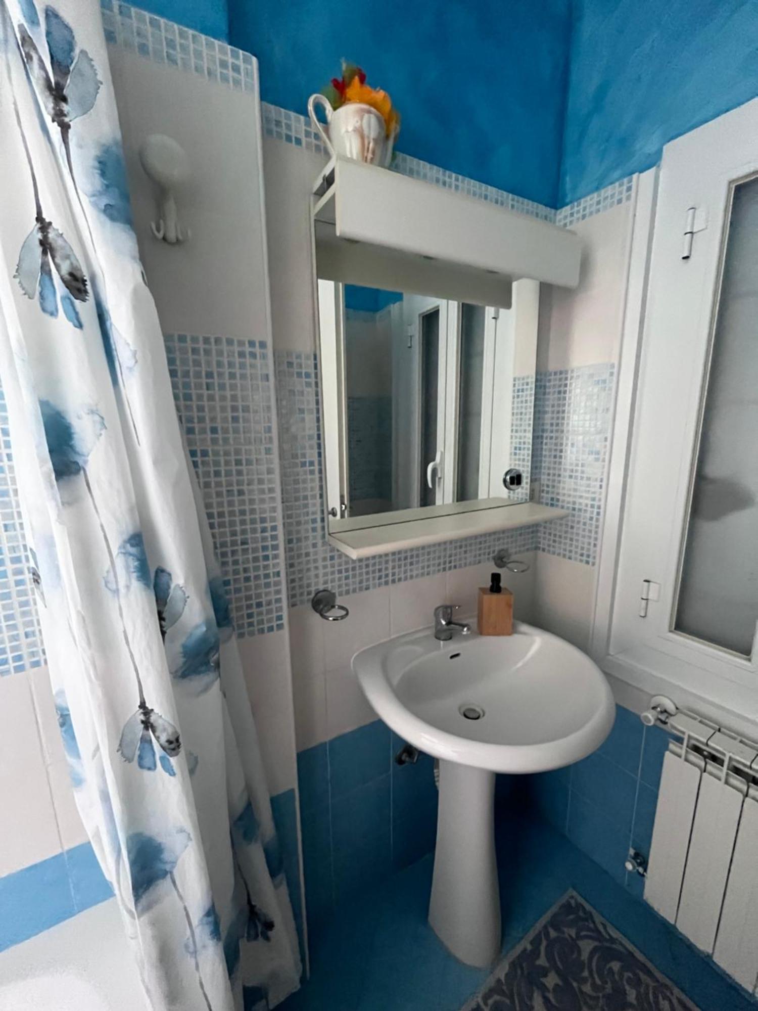 La Casa Del Giglio Hotel Albenga Luaran gambar